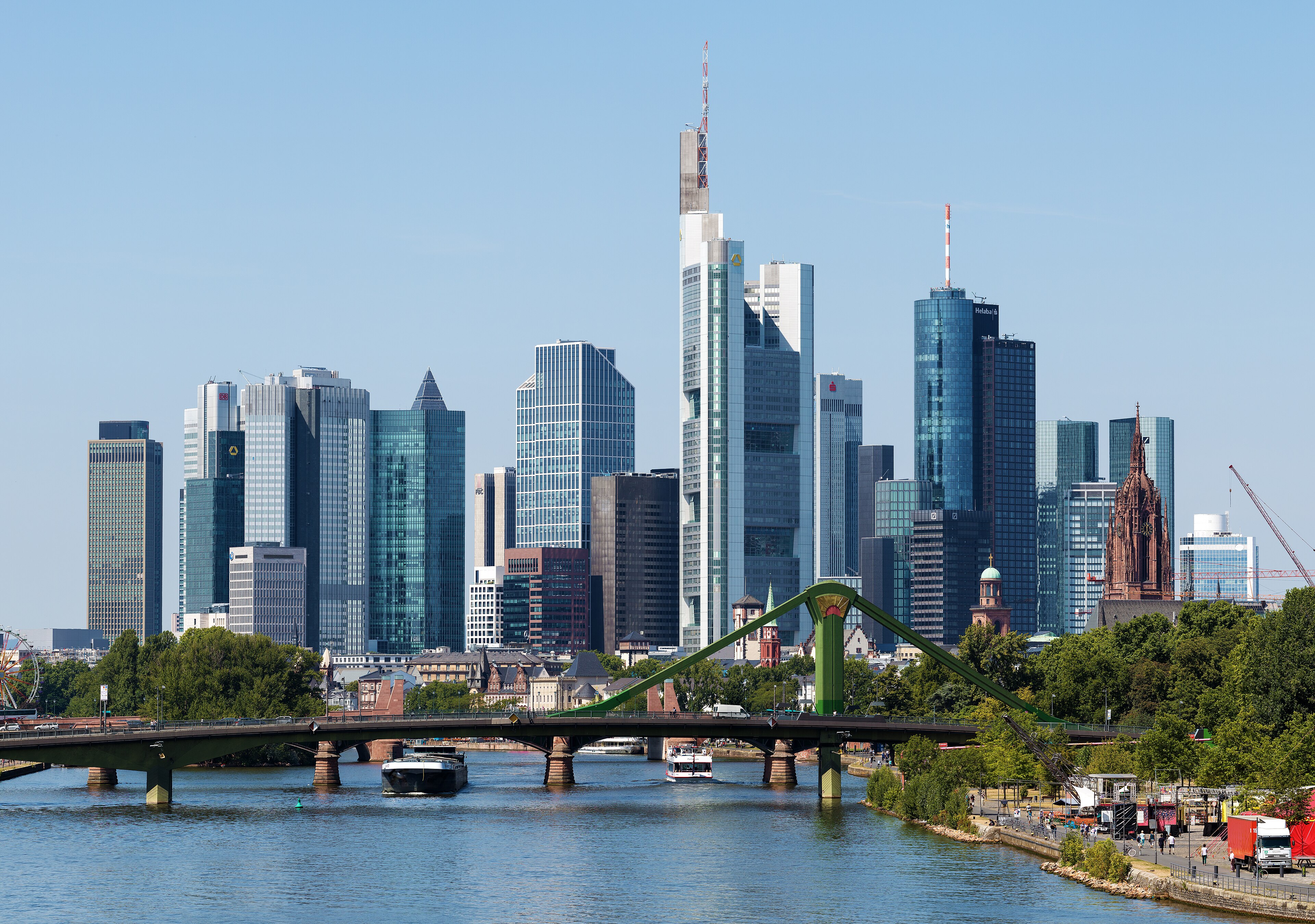 Skyline von Frankfurt am Main vom Mainufer