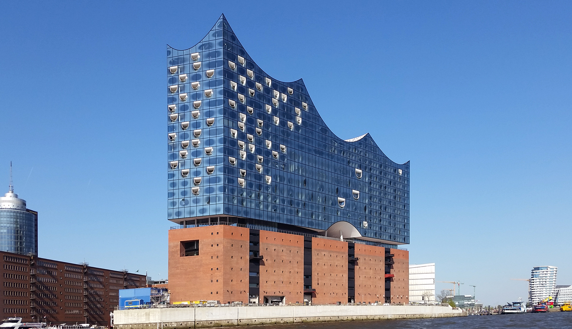 Elbphilharmonie in der Hamburger HafenCity, Blick von Süden